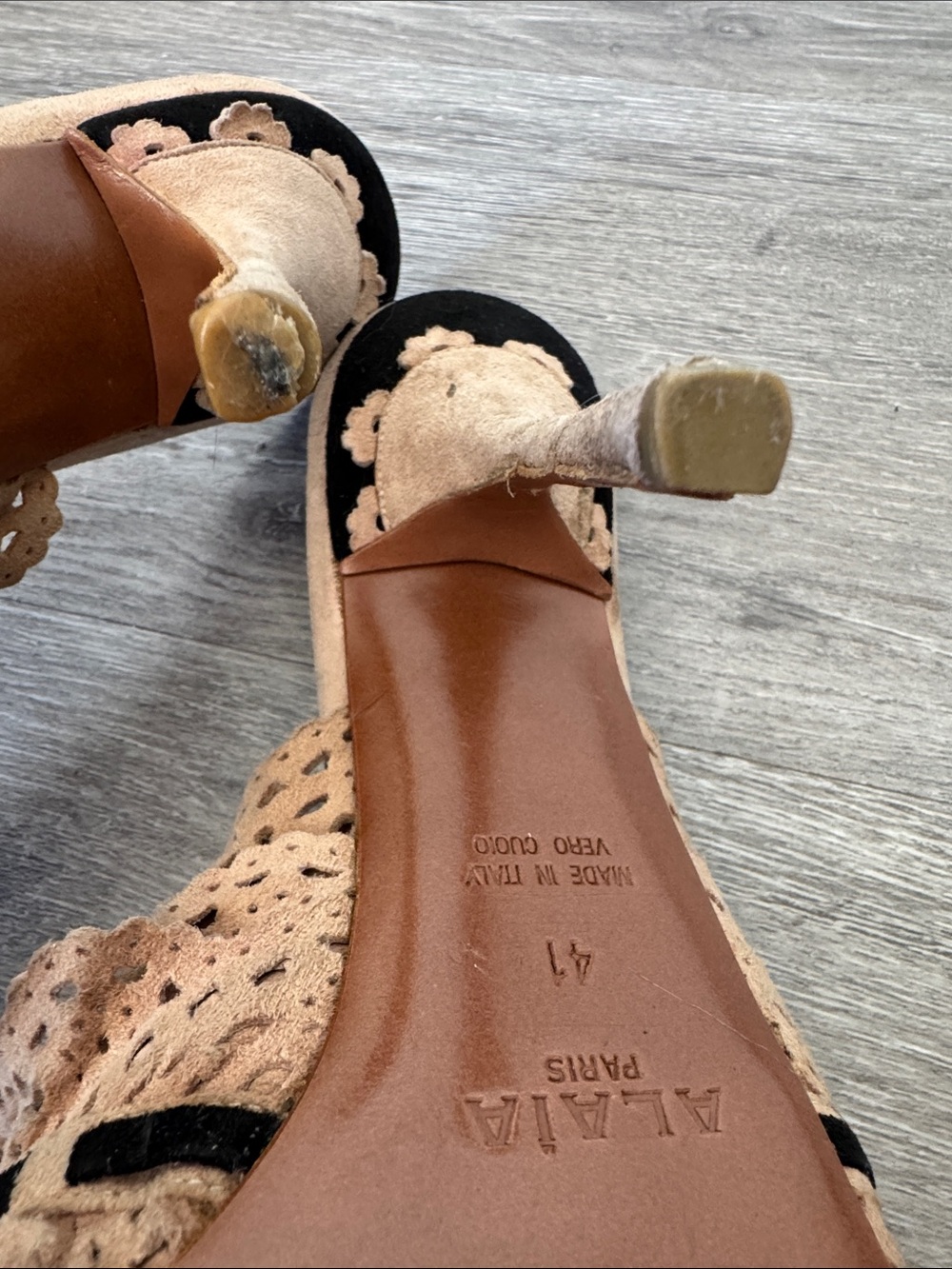 ALAÏA Tan Ruffle Slide Sandal Mules with Bows - Picture 7 of 8